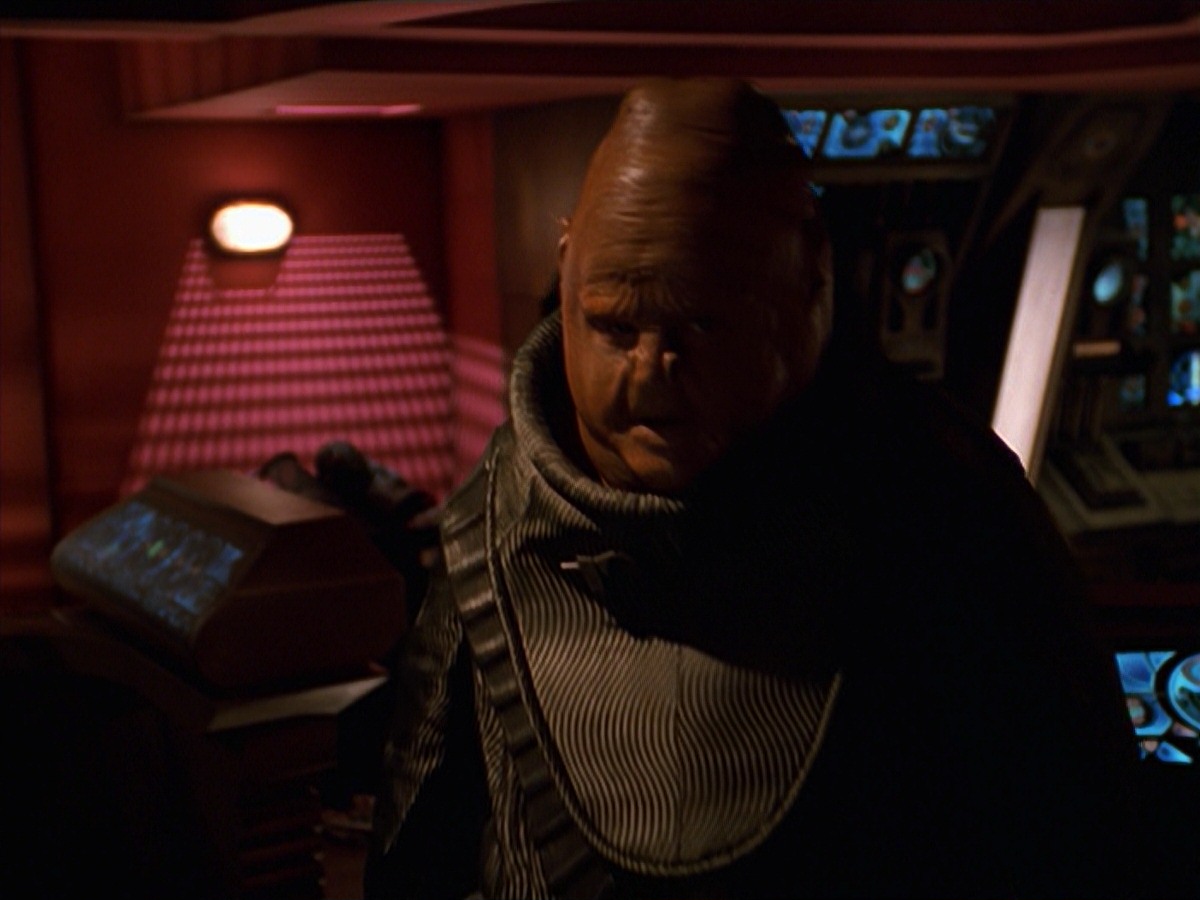 extant_StarTrek_VOY_7x24-RenaissanceMan_1321.jpg