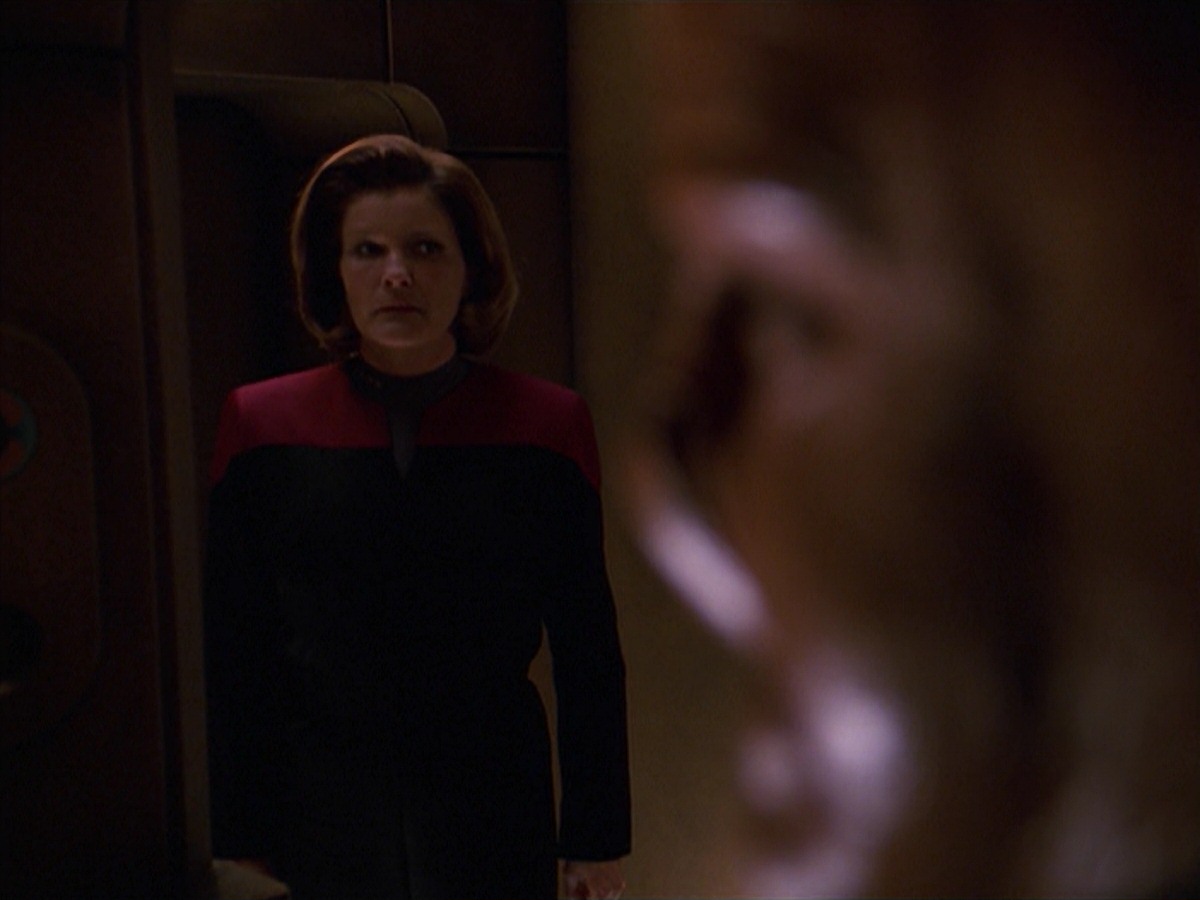 extant_StarTrek_VOY_7x24-RenaissanceMan_1350.jpg
