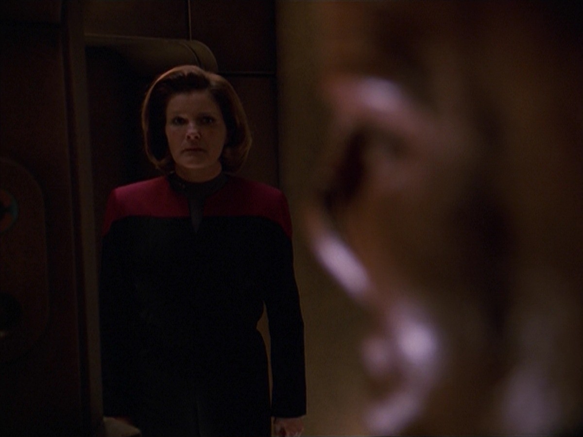 extant_StarTrek_VOY_7x24-RenaissanceMan_1351.jpg