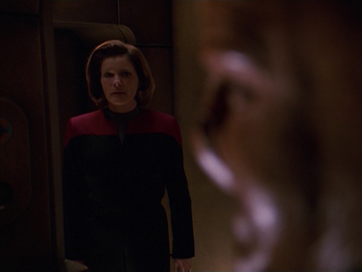 extant_StarTrek_VOY_7x24-RenaissanceMan_1355.jpg