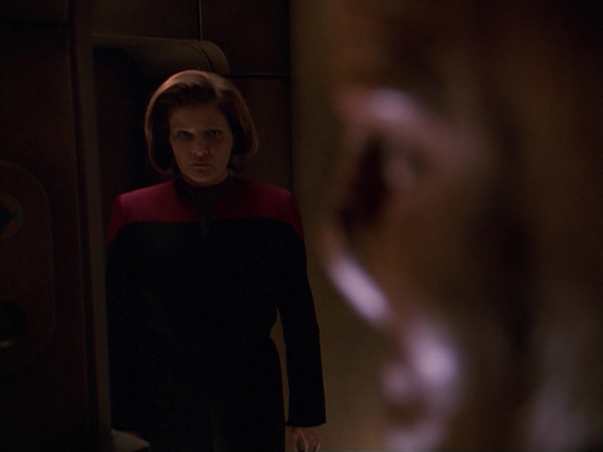 extant_StarTrek_VOY_7x24-RenaissanceMan_1357.jpg