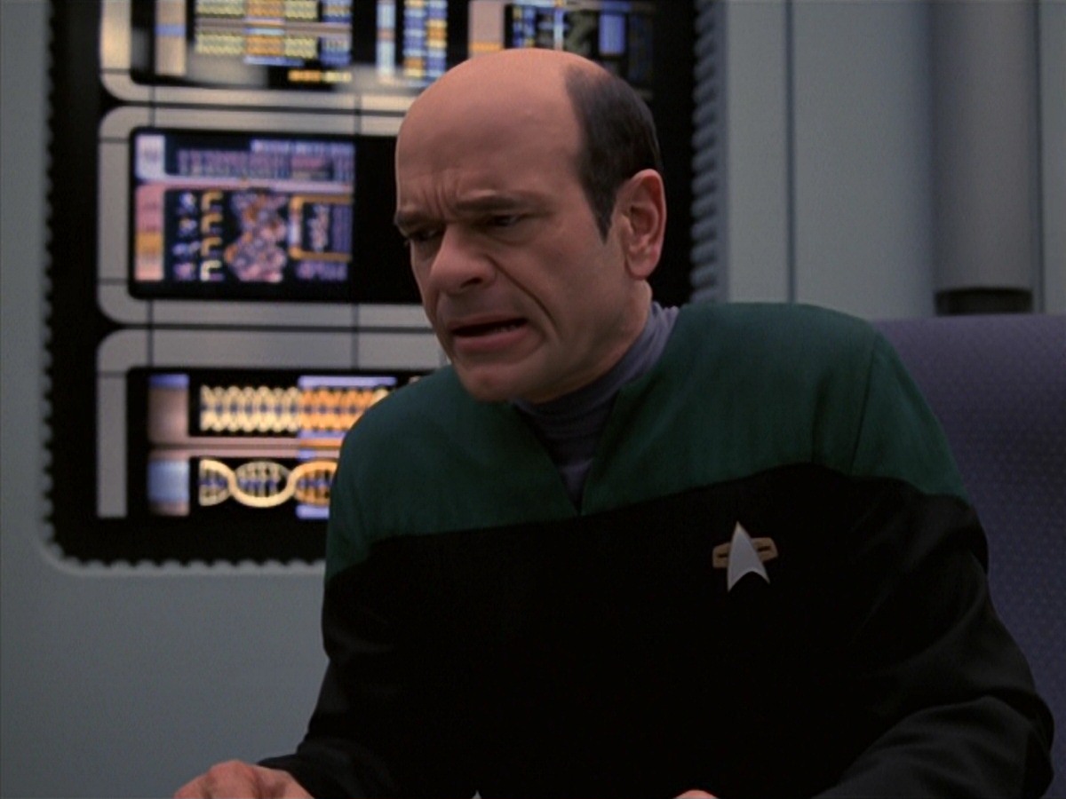 extant_StarTrek_VOY_7x24-RenaissanceMan_1389.jpg