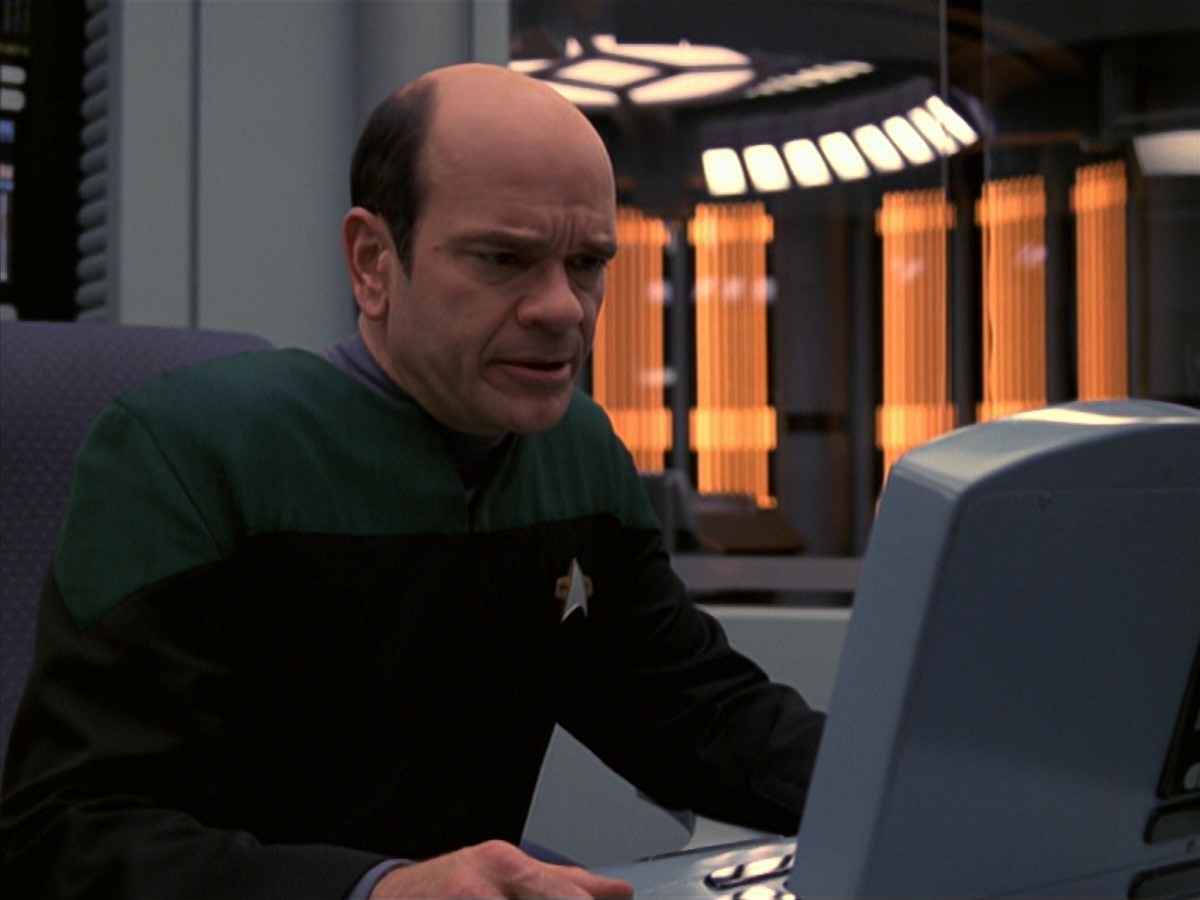 extant_StarTrek_VOY_7x24-RenaissanceMan_1404.jpg