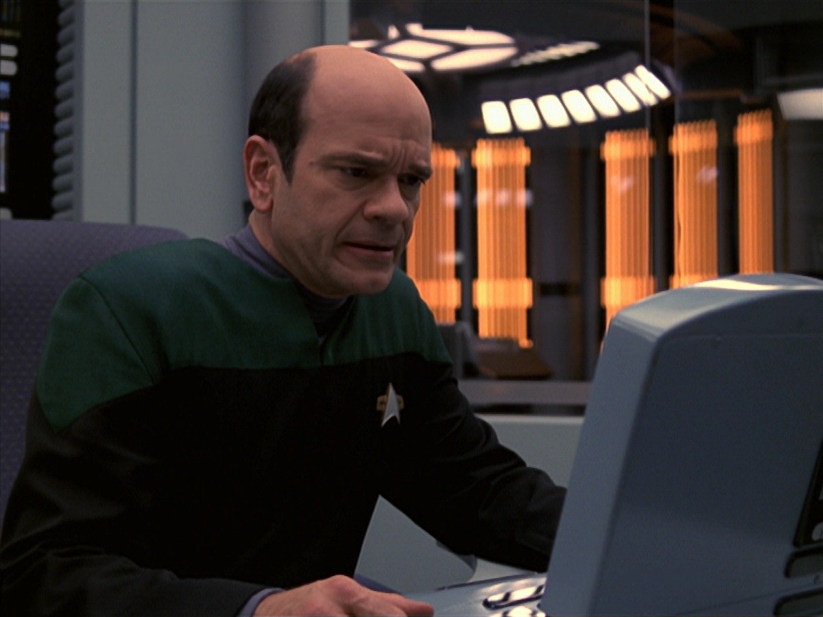extant_StarTrek_VOY_7x24-RenaissanceMan_1405.jpg