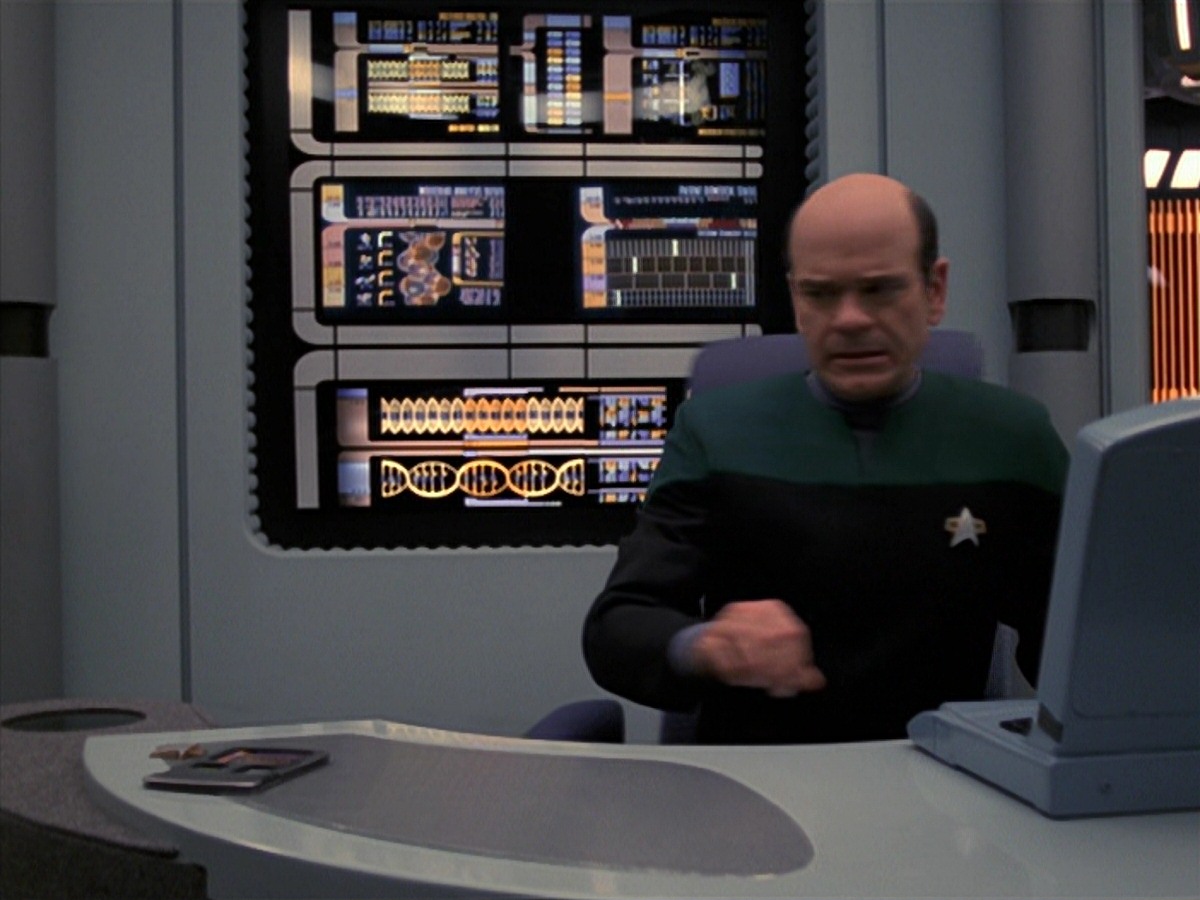 extant_StarTrek_VOY_7x24-RenaissanceMan_1416.jpg