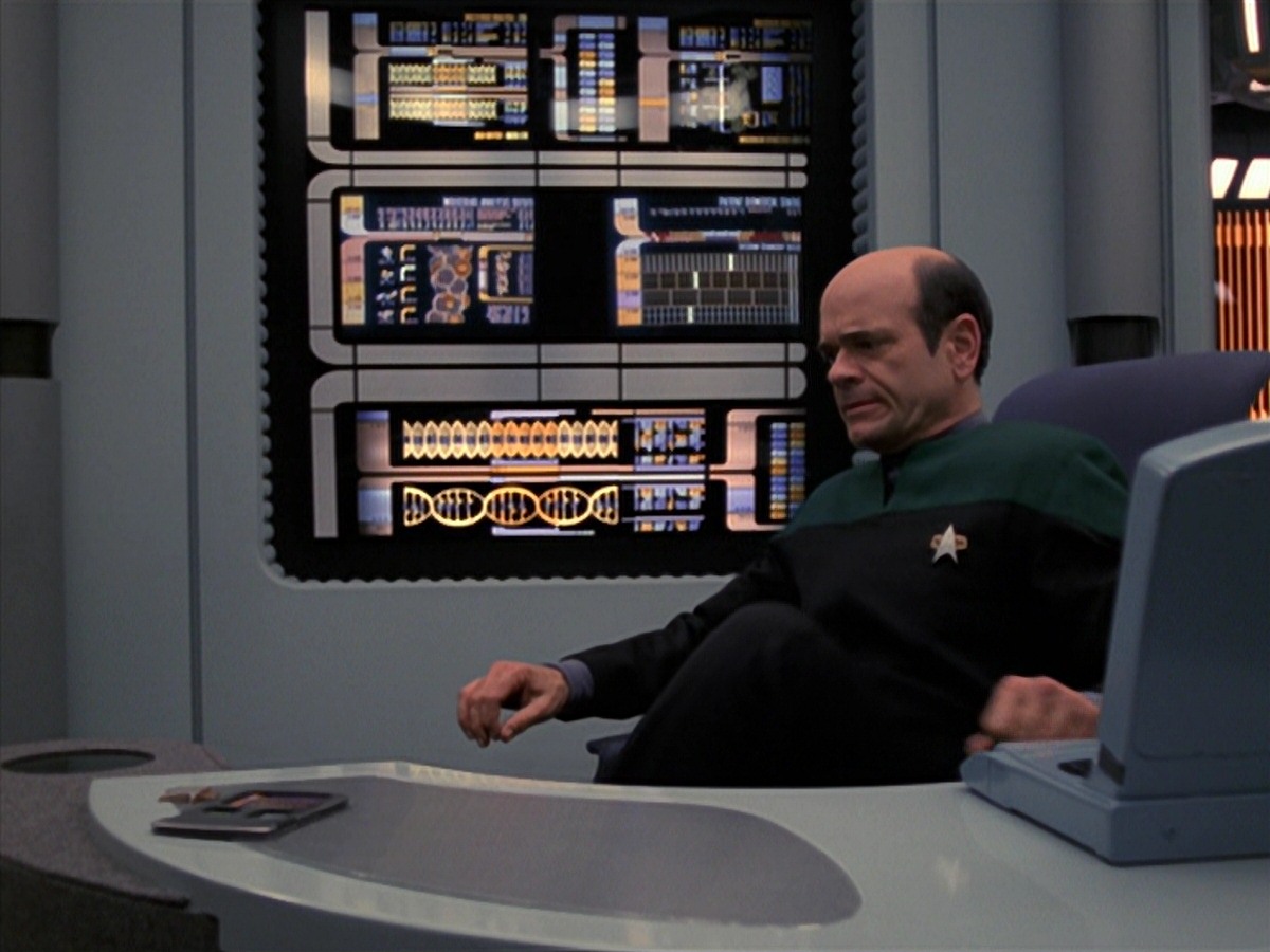 extant_StarTrek_VOY_7x24-RenaissanceMan_1417.jpg