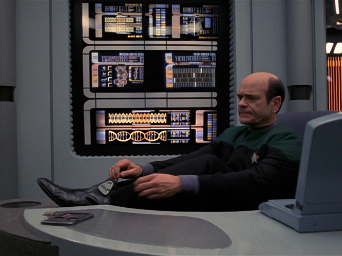 extant_StarTrek_VOY_7x24-RenaissanceMan_1418.jpg