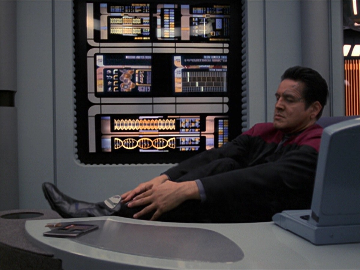 extant_StarTrek_VOY_7x24-RenaissanceMan_1422.jpg
