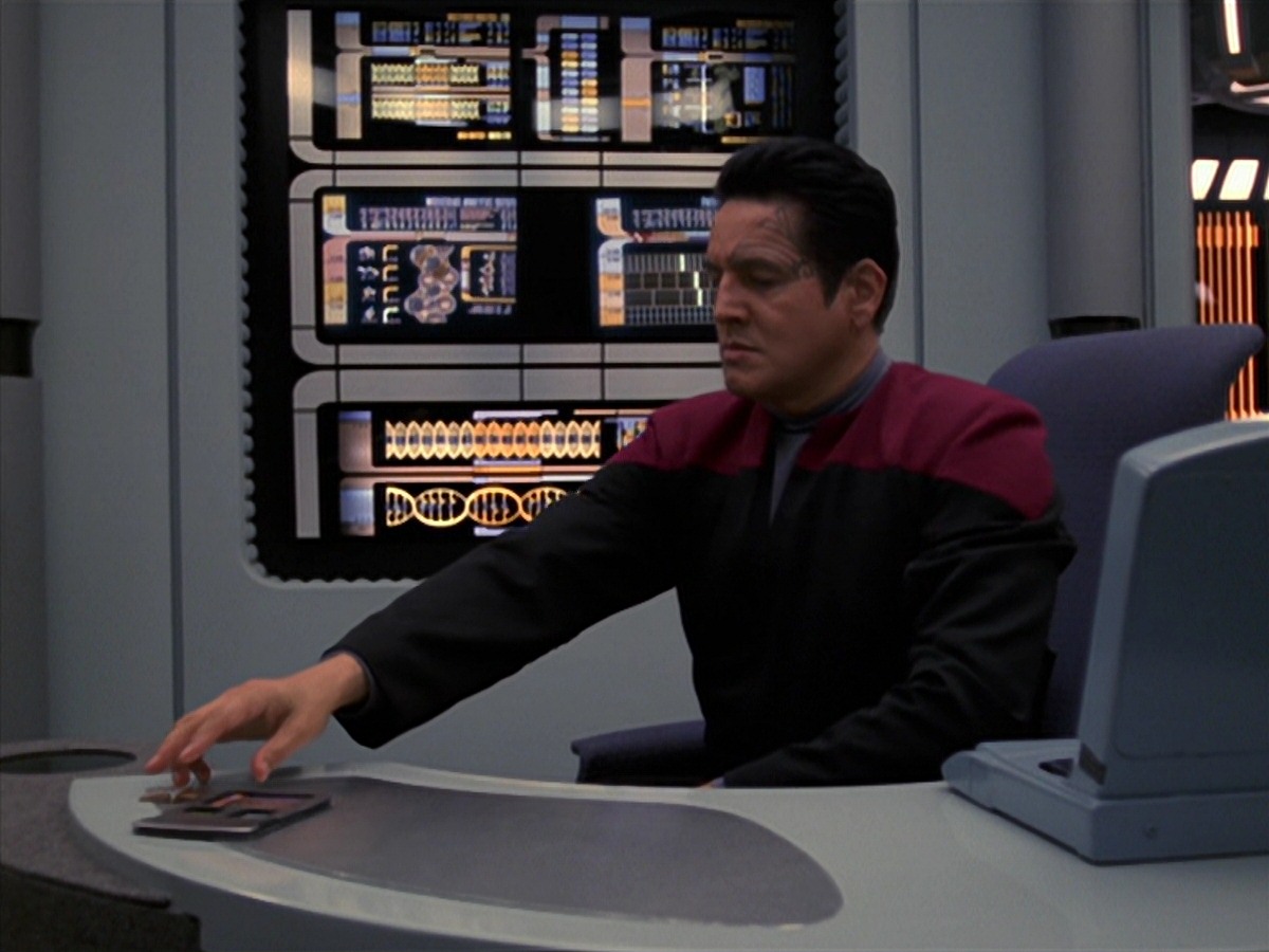 extant_StarTrek_VOY_7x24-RenaissanceMan_1424.jpg