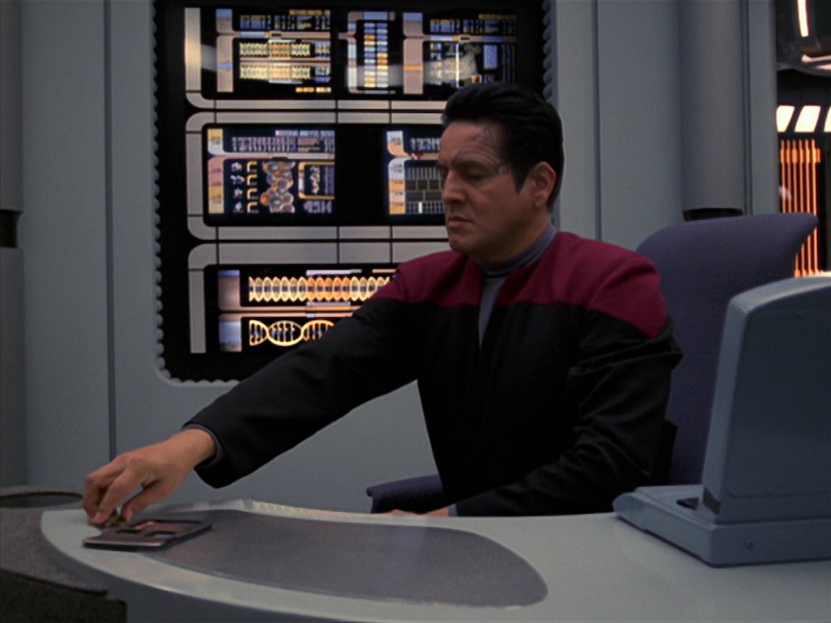 extant_StarTrek_VOY_7x24-RenaissanceMan_1425.jpg