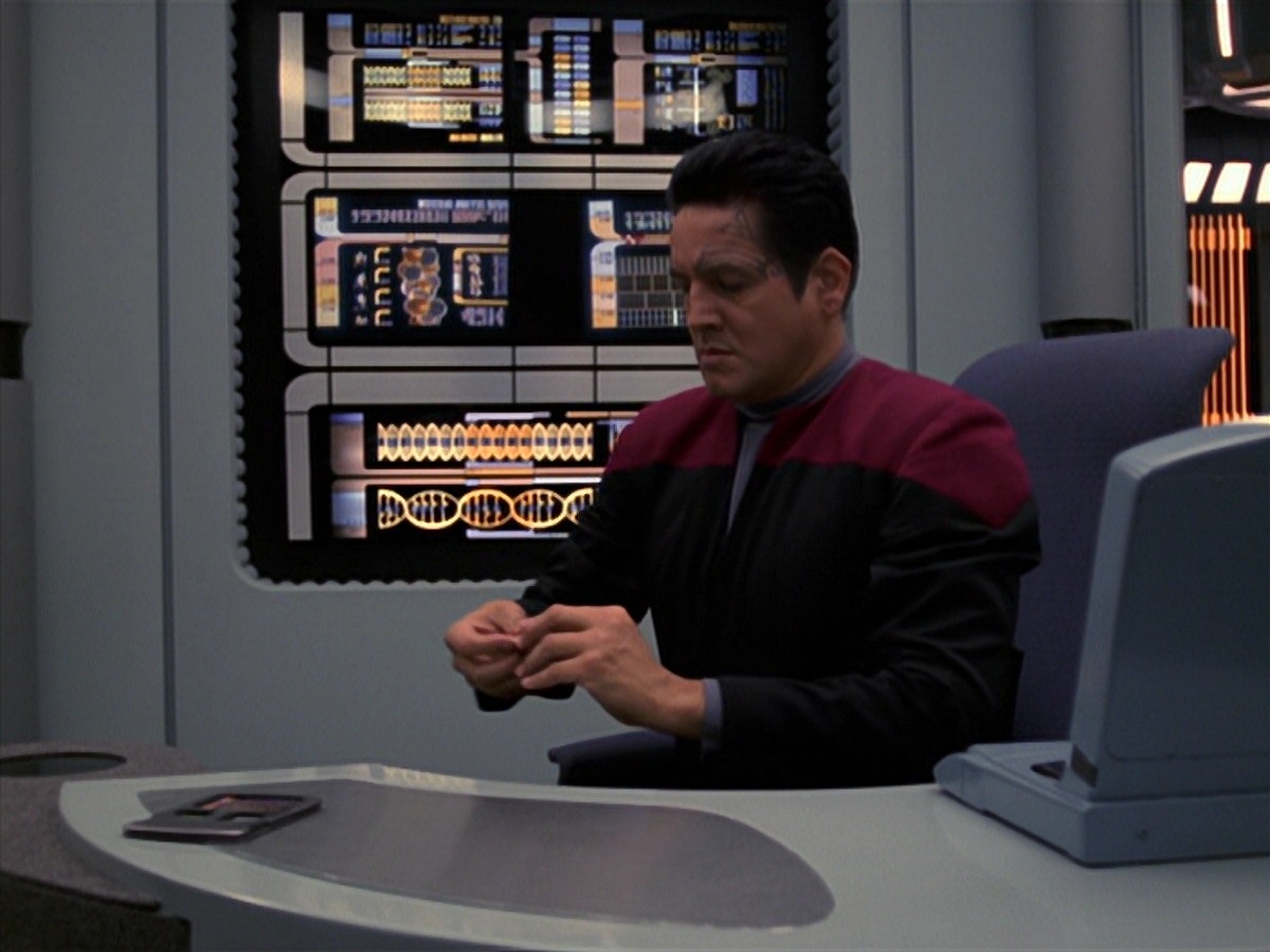 extant_StarTrek_VOY_7x24-RenaissanceMan_1426.jpg