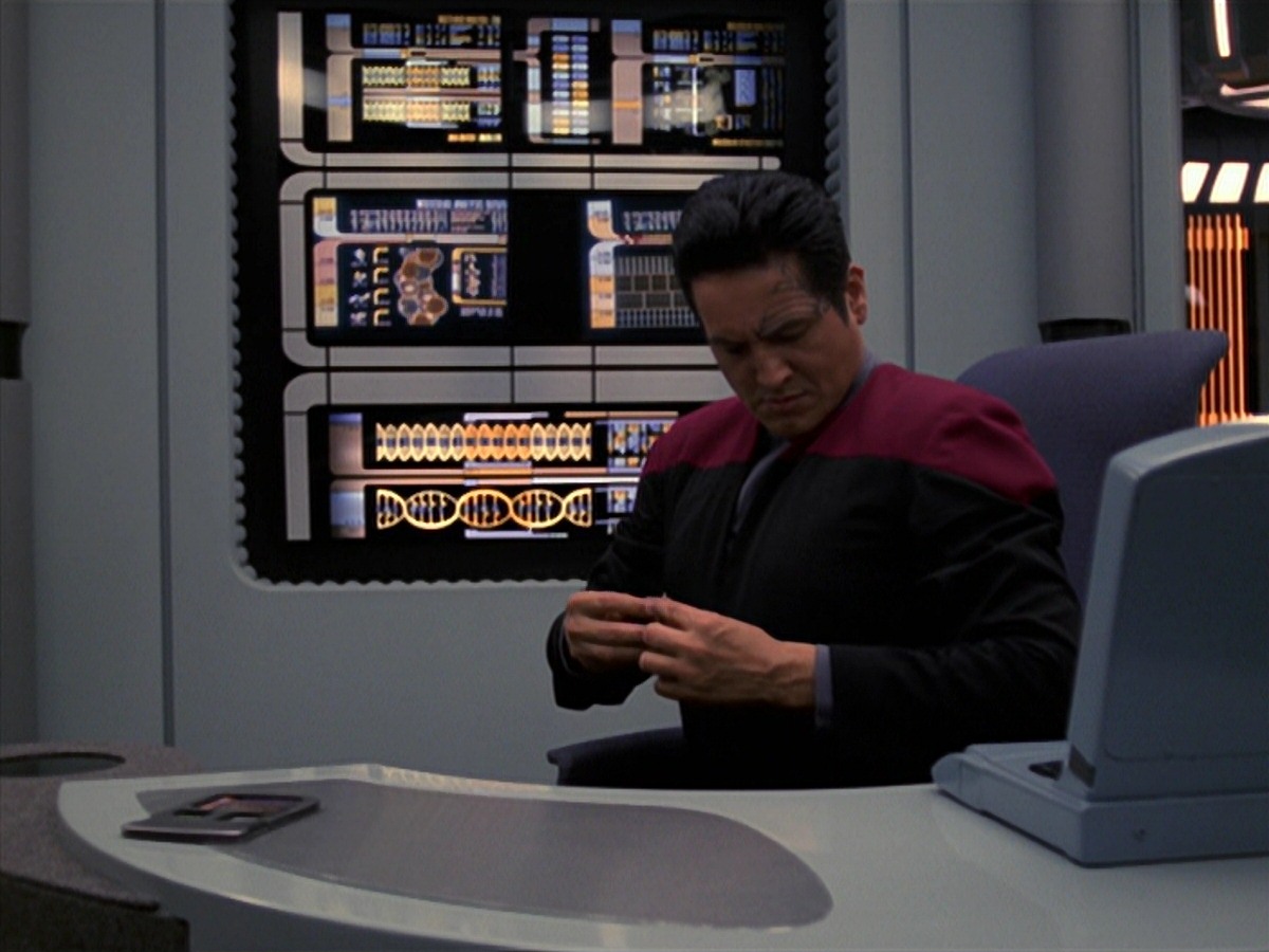 extant_StarTrek_VOY_7x24-RenaissanceMan_1427.jpg