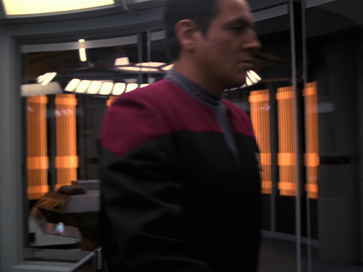 extant_StarTrek_VOY_7x24-RenaissanceMan_1436.jpg