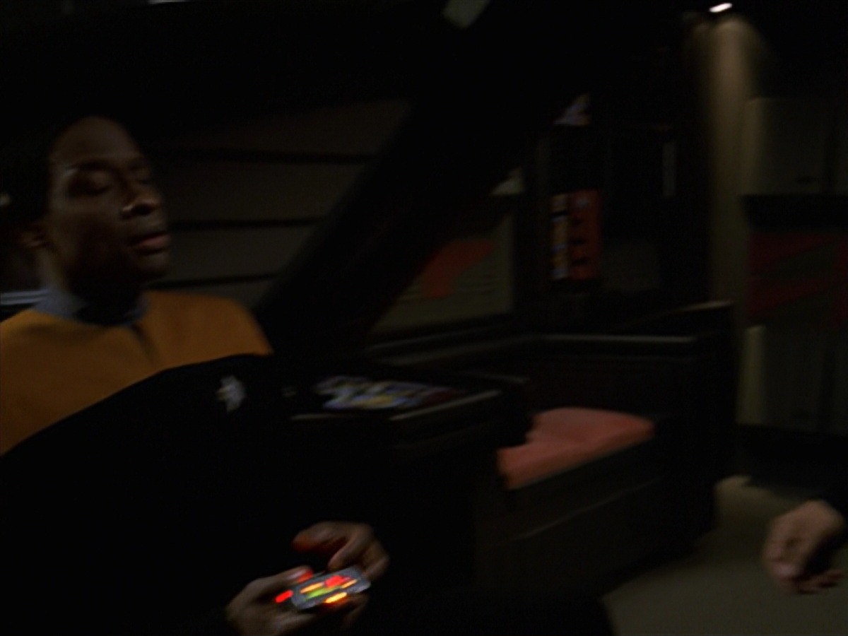 extant_StarTrek_VOY_7x24-RenaissanceMan_1445.jpg
