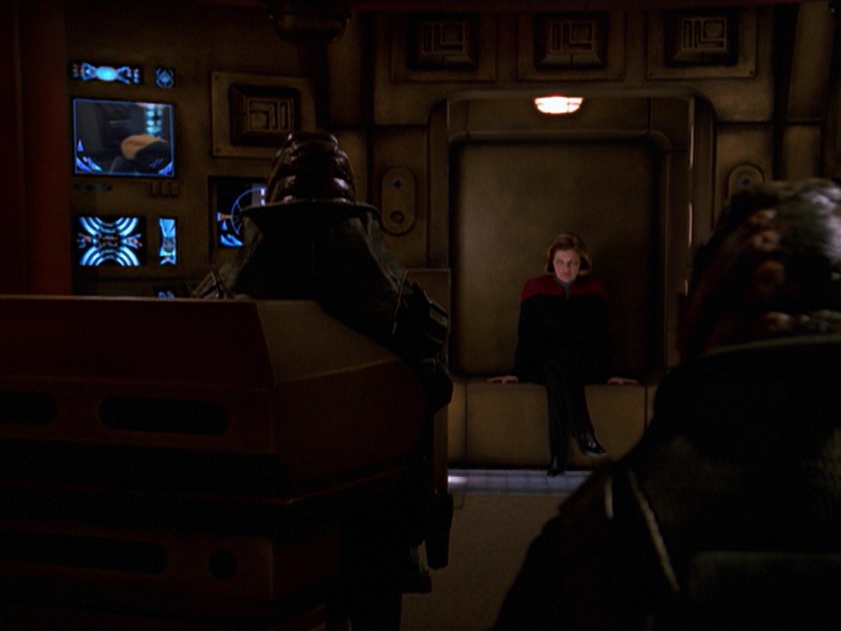 extant_StarTrek_VOY_7x24-RenaissanceMan_1461.jpg
