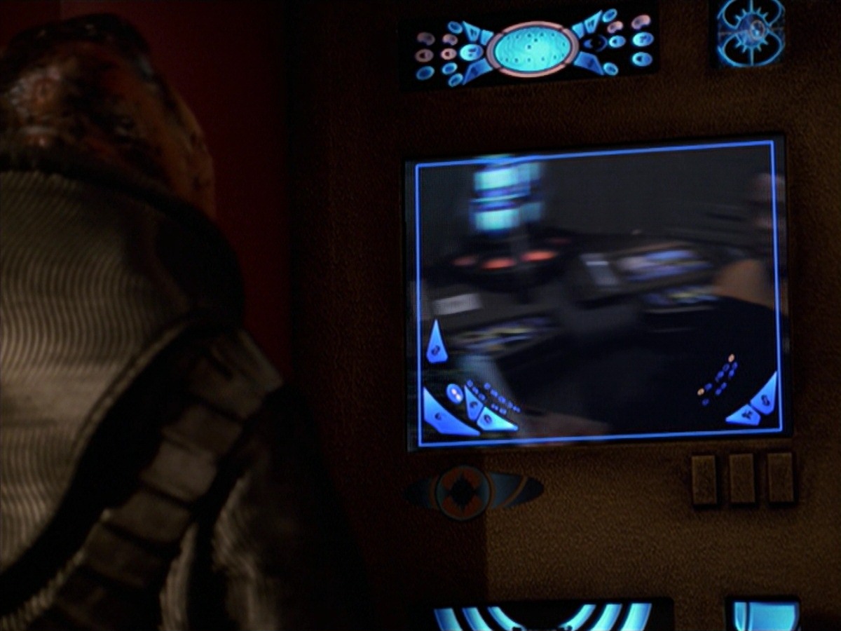 extant_StarTrek_VOY_7x24-RenaissanceMan_1477.jpg