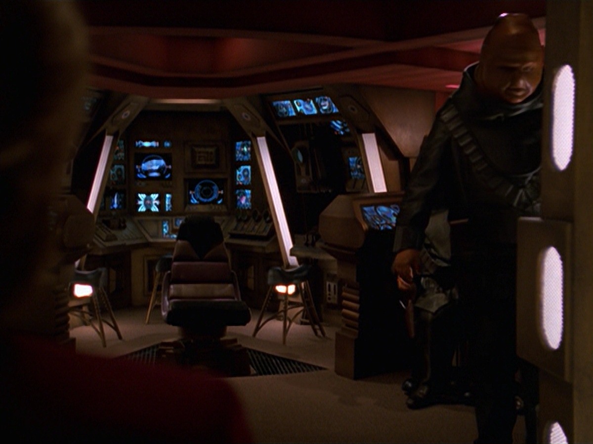 extant_StarTrek_VOY_7x24-RenaissanceMan_1495.jpg