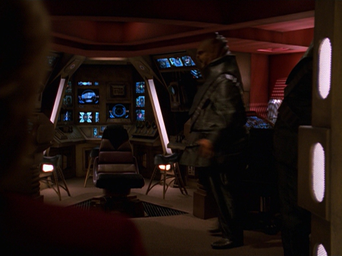 extant_StarTrek_VOY_7x24-RenaissanceMan_1497.jpg