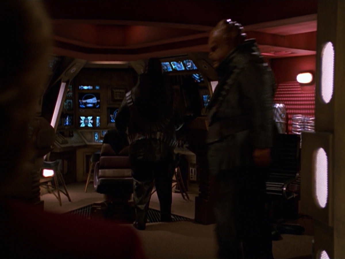 extant_StarTrek_VOY_7x24-RenaissanceMan_1499.jpg