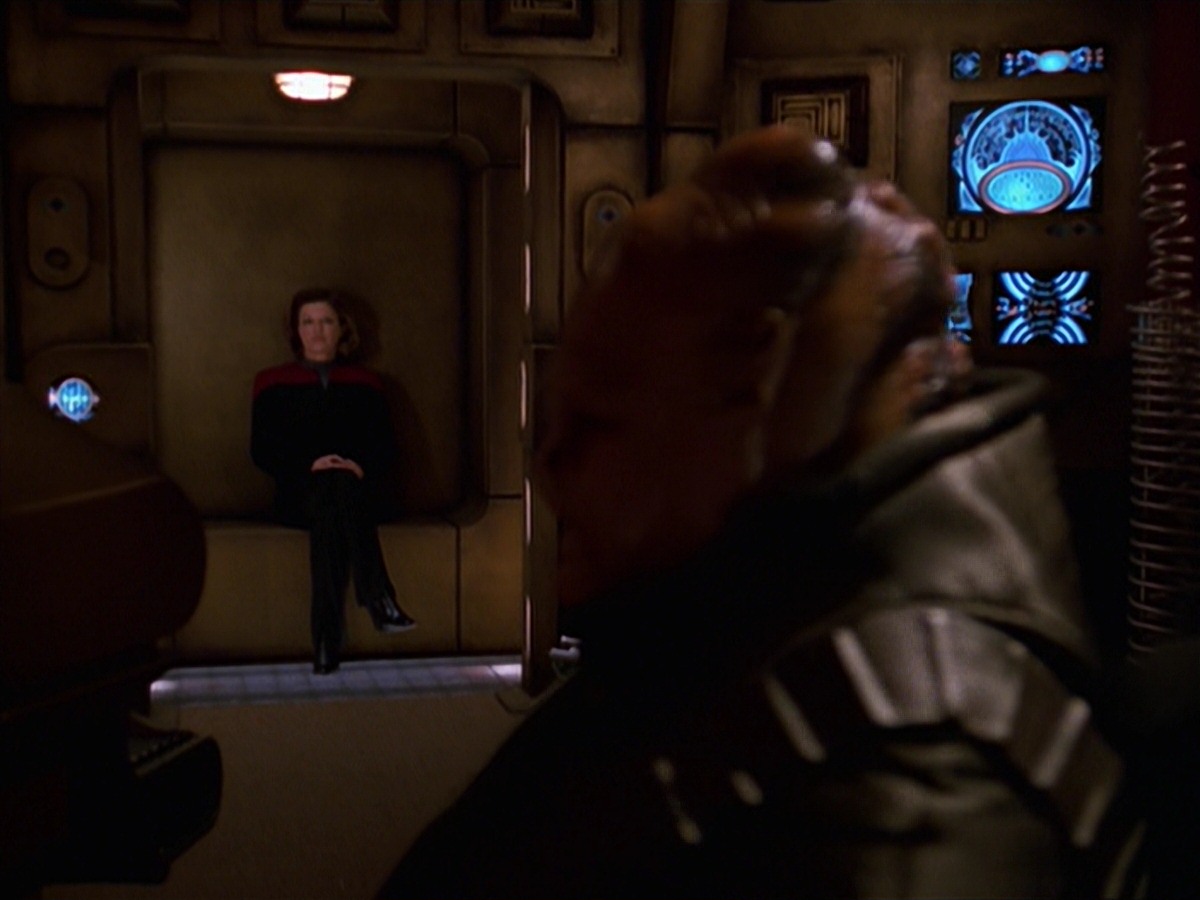 extant_StarTrek_VOY_7x24-RenaissanceMan_1506.jpg