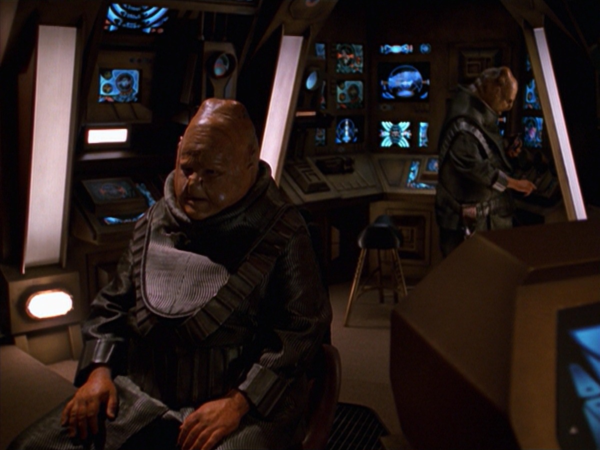 extant_StarTrek_VOY_7x24-RenaissanceMan_1523.jpg