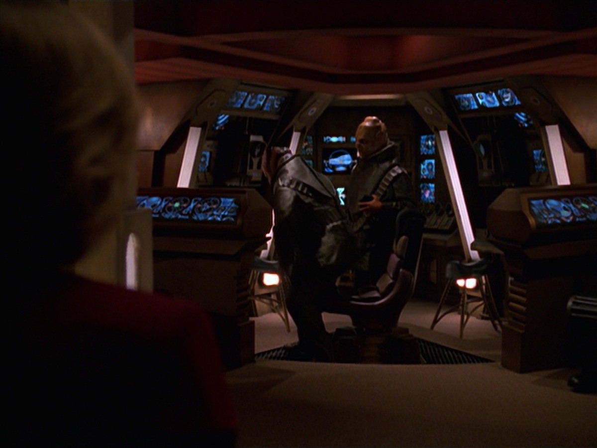 extant_StarTrek_VOY_7x24-RenaissanceMan_1568.jpg