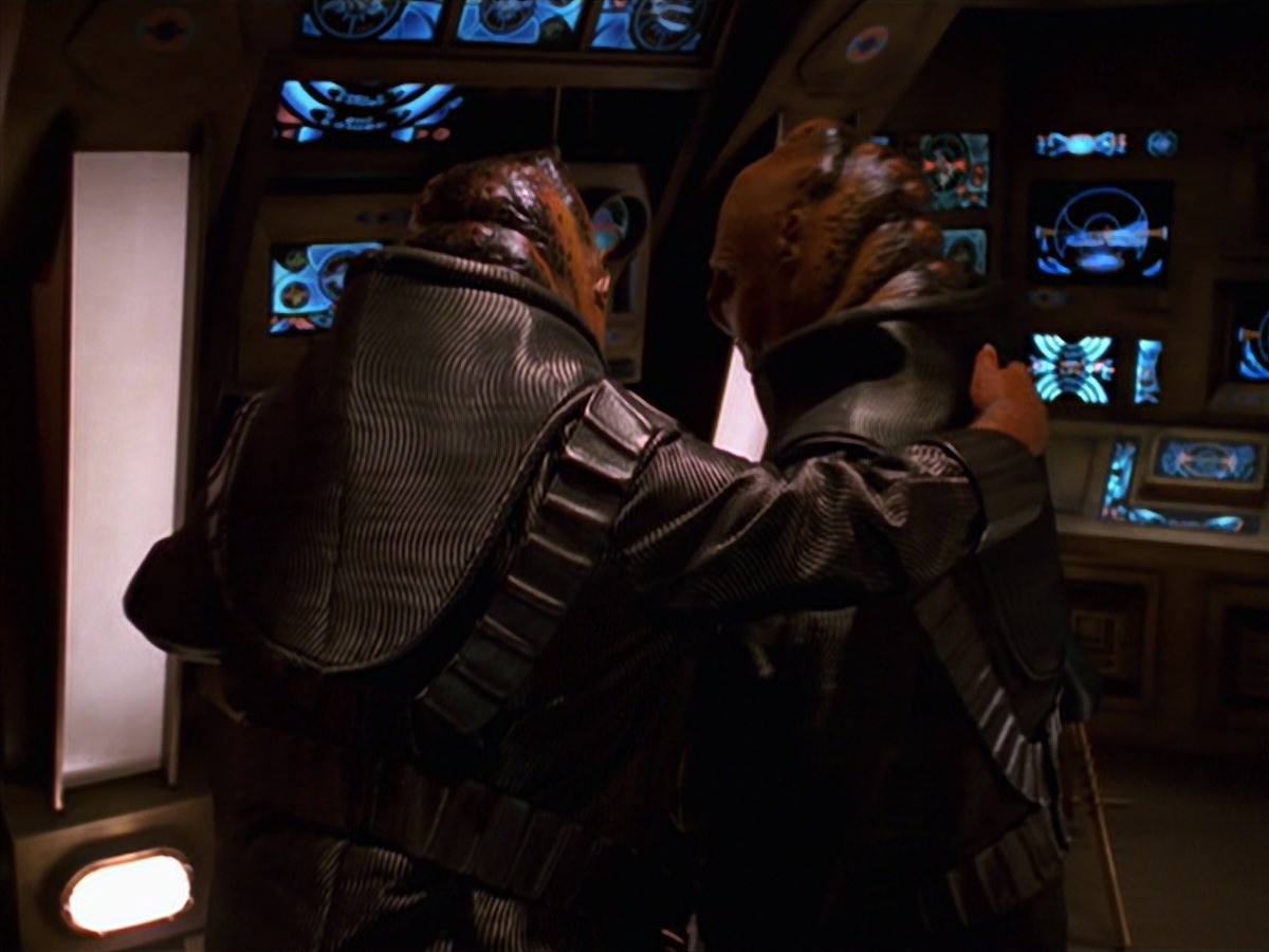 extant_StarTrek_VOY_7x24-RenaissanceMan_1607.jpg