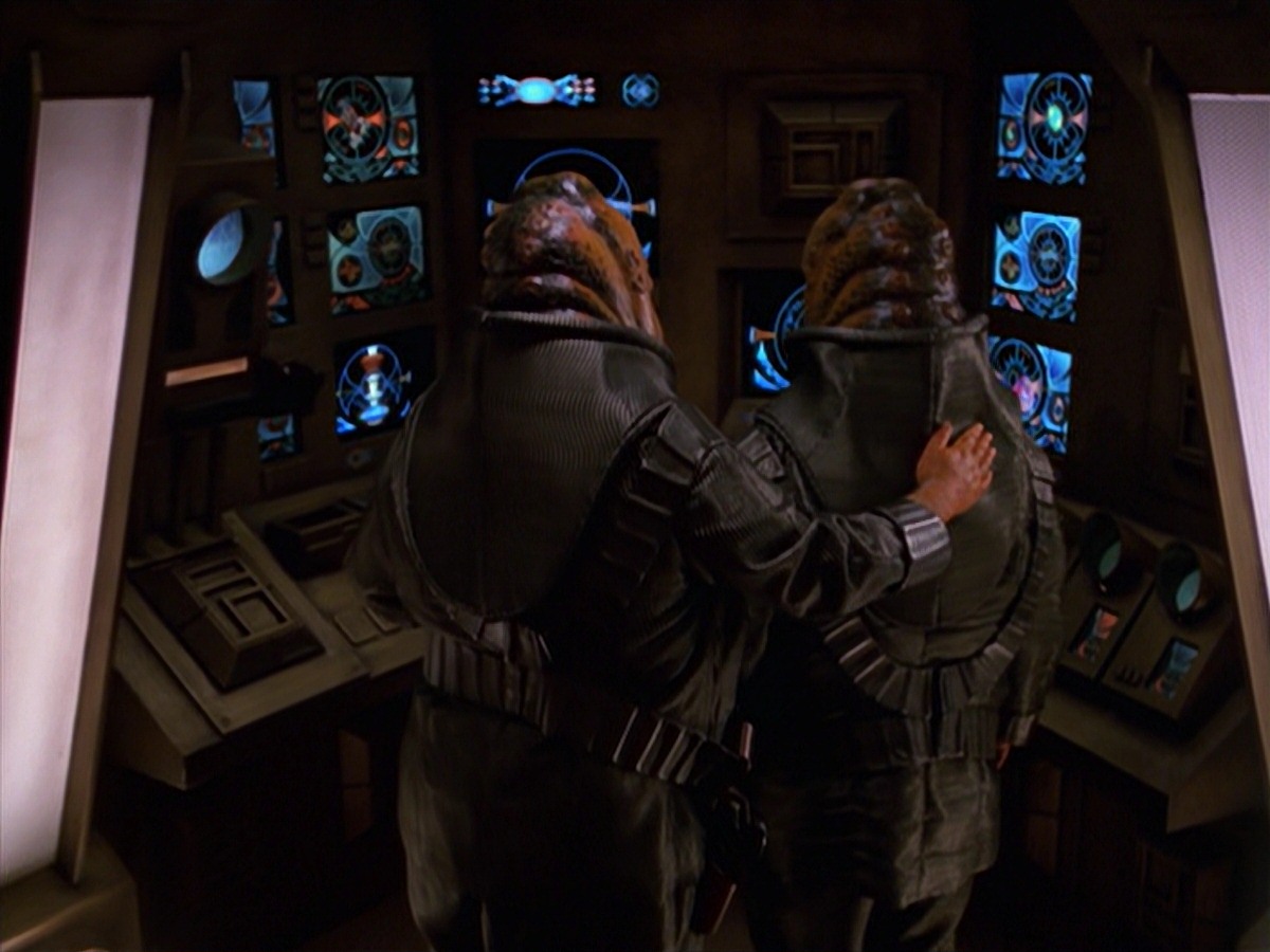 extant_StarTrek_VOY_7x24-RenaissanceMan_1615.jpg