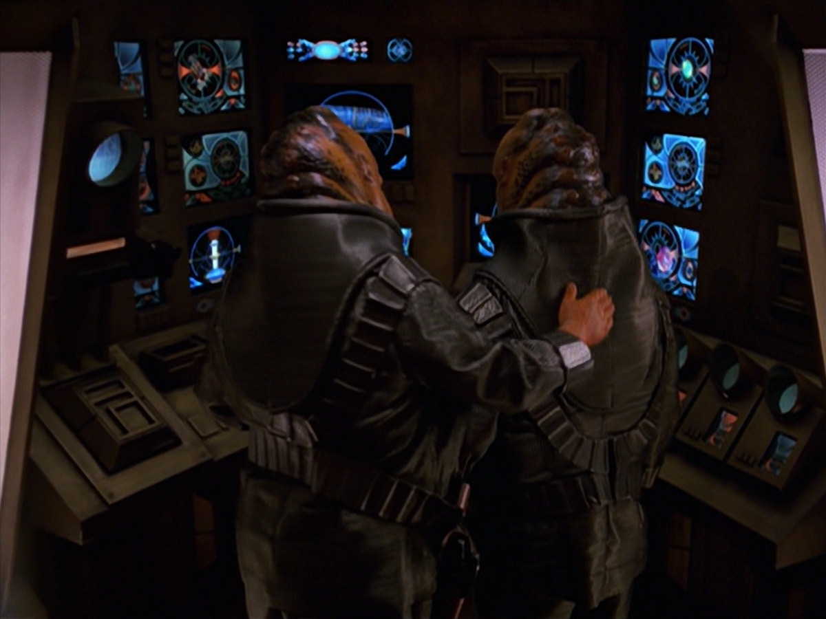extant_StarTrek_VOY_7x24-RenaissanceMan_1616.jpg
