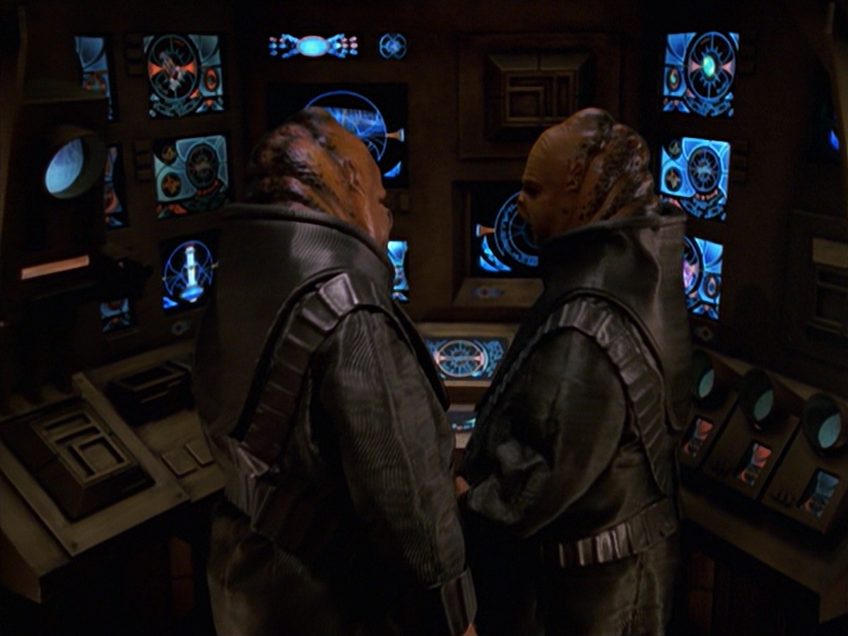 extant_StarTrek_VOY_7x24-RenaissanceMan_1617.jpg