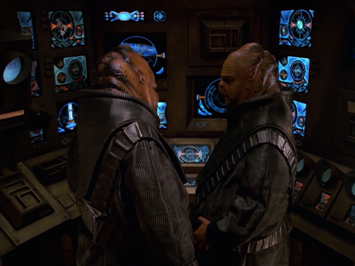 extant_StarTrek_VOY_7x24-RenaissanceMan_1618.jpg