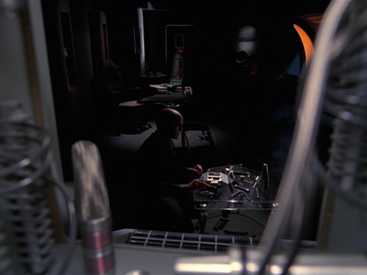 extant_StarTrek_VOY_7x24-RenaissanceMan_1627.jpg