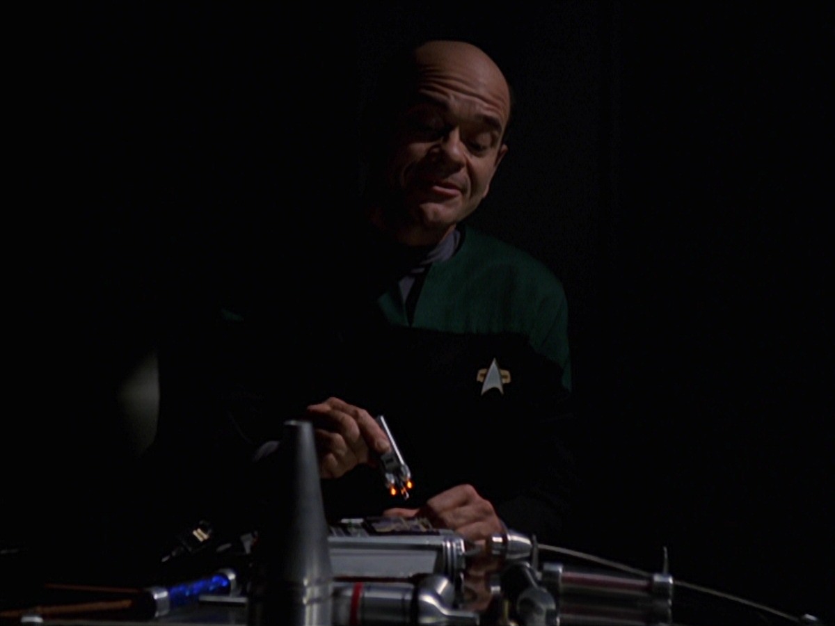 extant_StarTrek_VOY_7x24-RenaissanceMan_1643.jpg