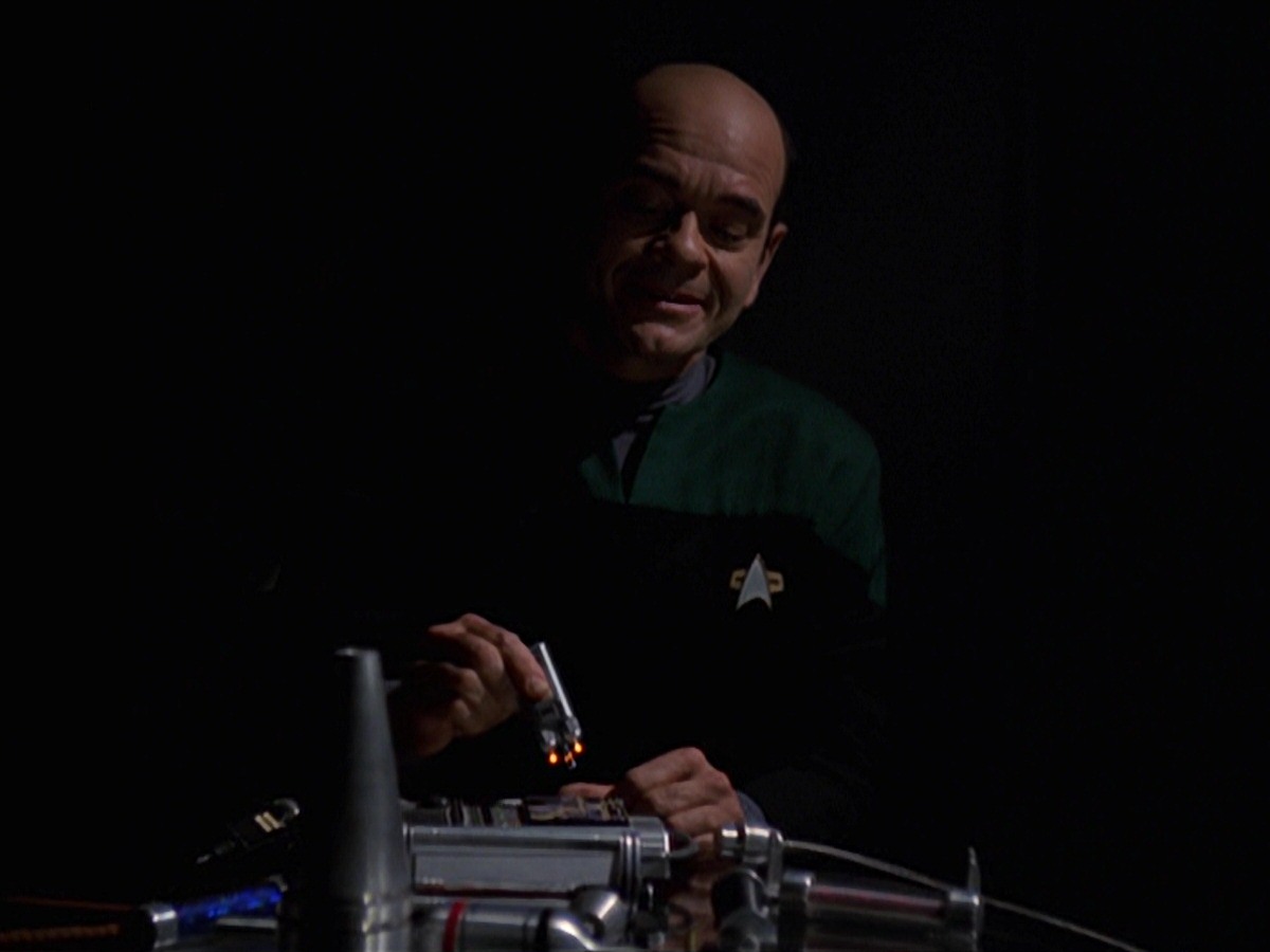 extant_StarTrek_VOY_7x24-RenaissanceMan_1646.jpg