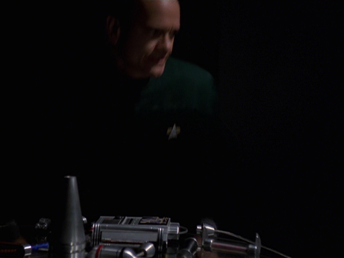 extant_StarTrek_VOY_7x24-RenaissanceMan_1651.jpg