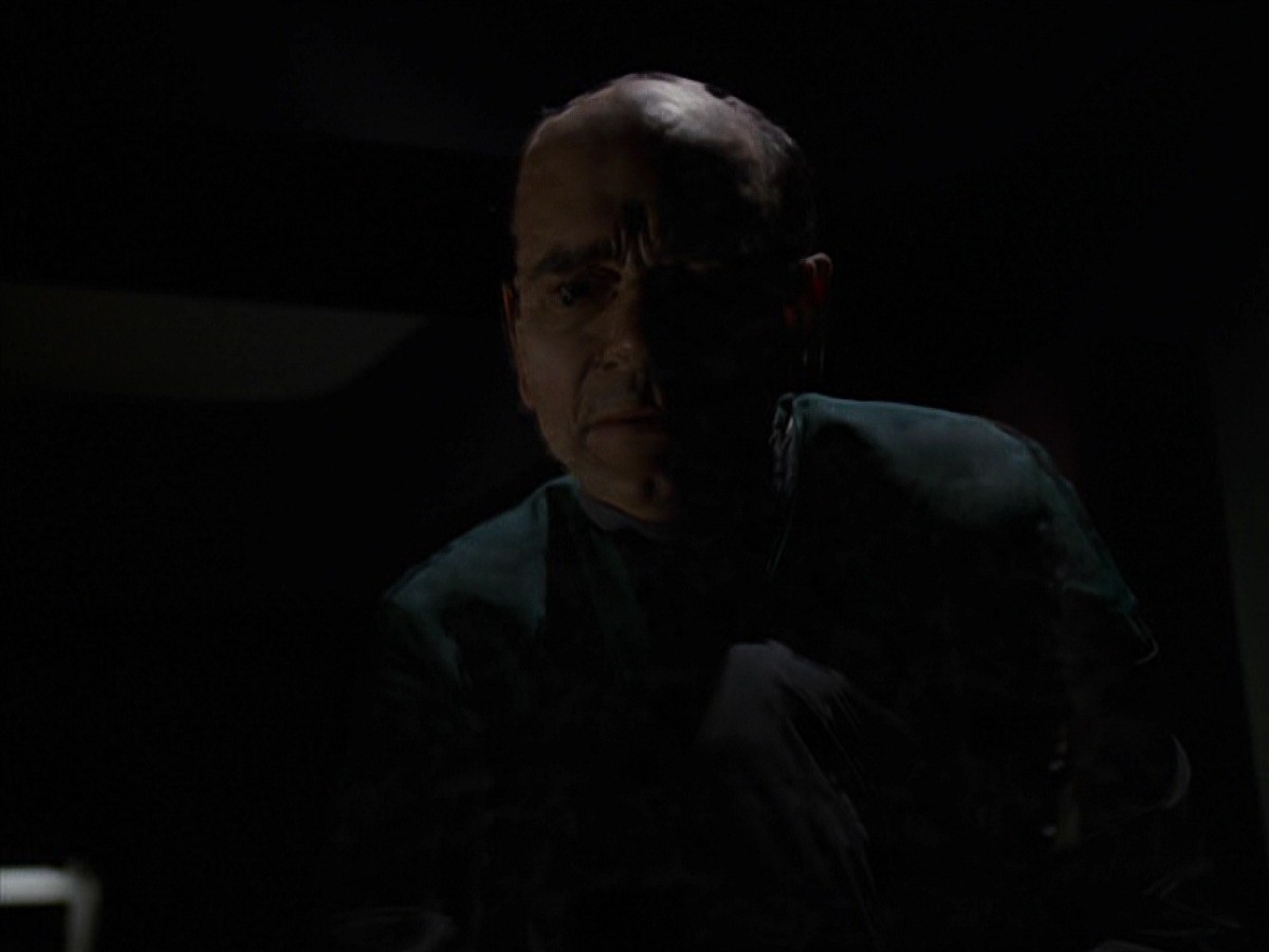 extant_StarTrek_VOY_7x24-RenaissanceMan_1671.jpg