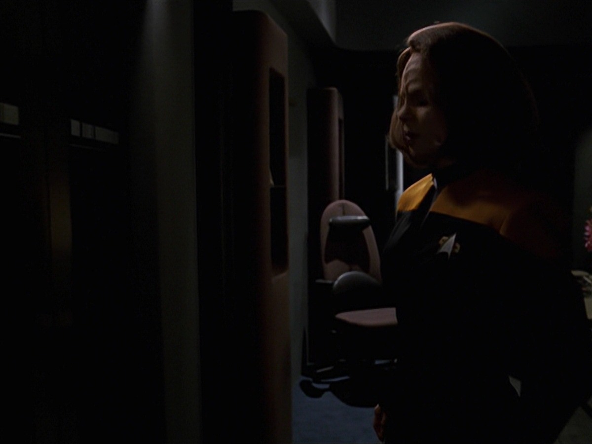 extant_StarTrek_VOY_7x24-RenaissanceMan_1679.jpg