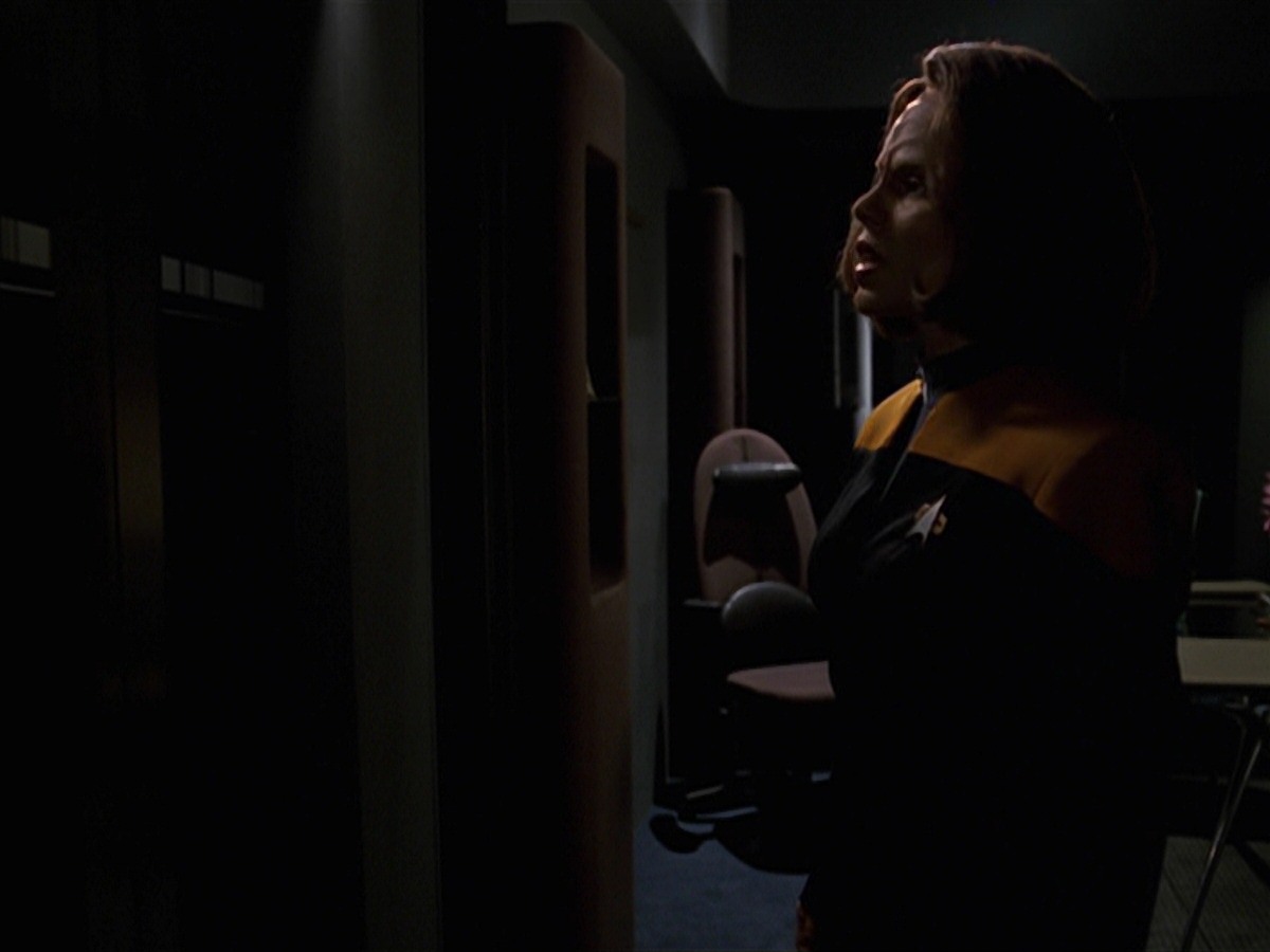 extant_StarTrek_VOY_7x24-RenaissanceMan_1685.jpg