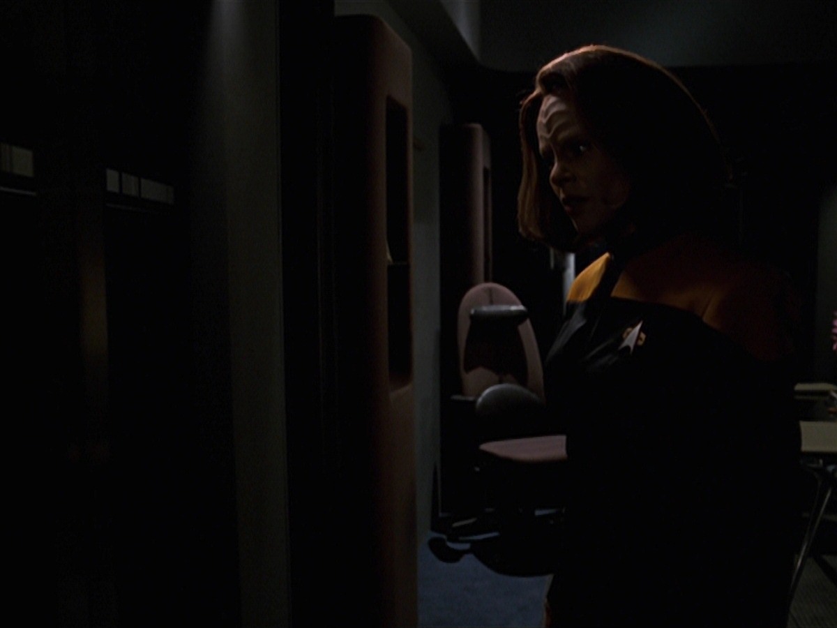 extant_StarTrek_VOY_7x24-RenaissanceMan_1688.jpg