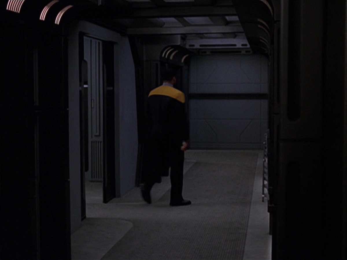 extant_StarTrek_VOY_7x24-RenaissanceMan_1699.jpg