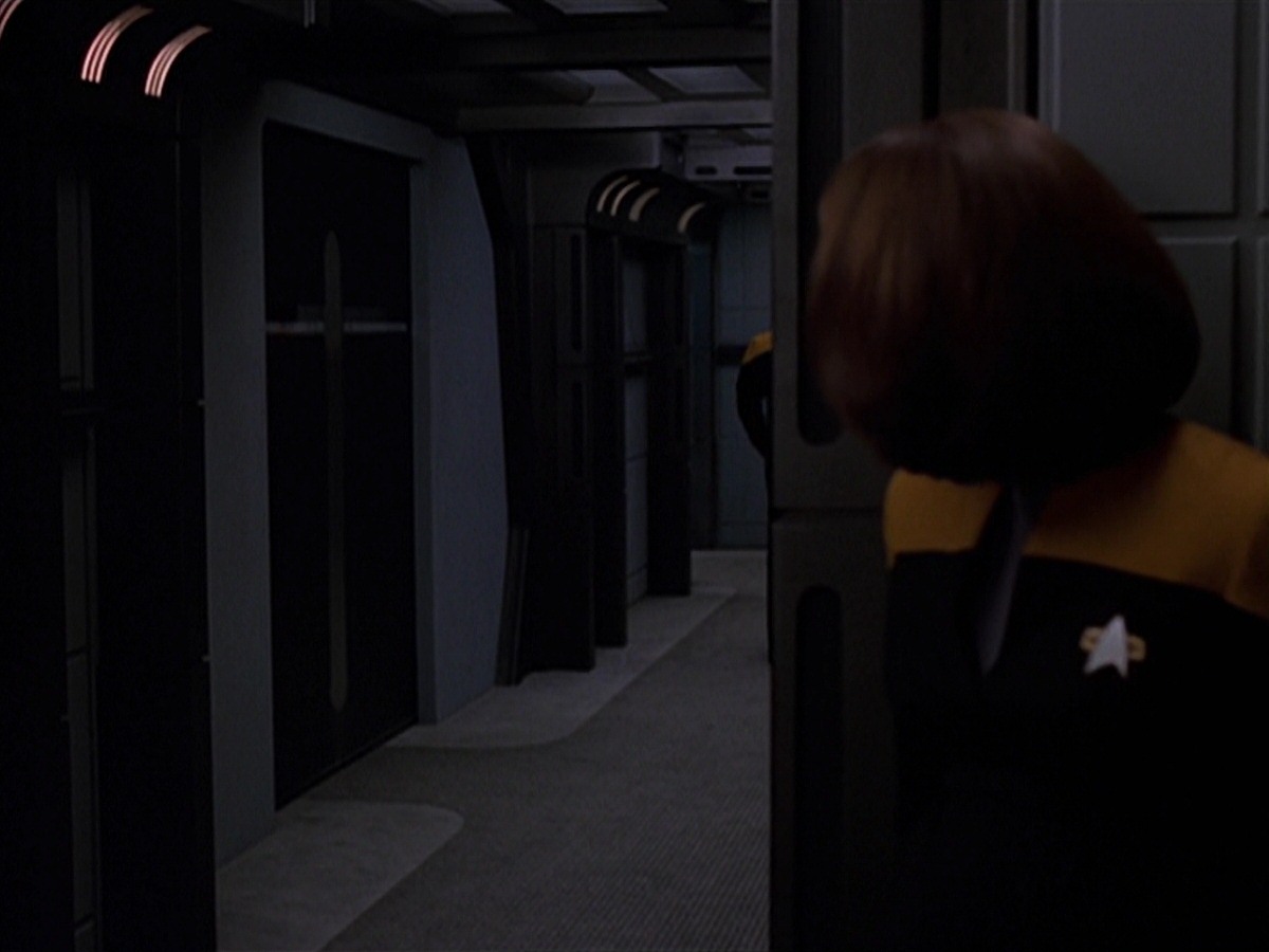 extant_StarTrek_VOY_7x24-RenaissanceMan_1702.jpg