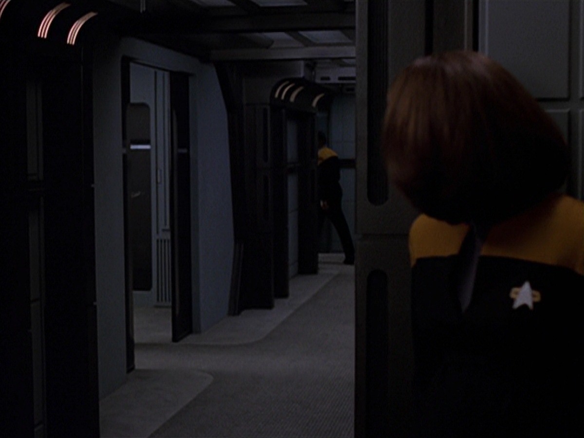 extant_StarTrek_VOY_7x24-RenaissanceMan_1706.jpg