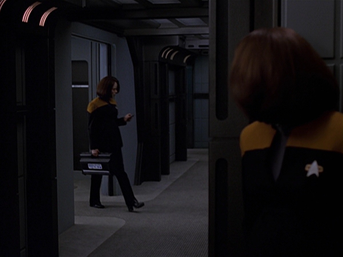 extant_StarTrek_VOY_7x24-RenaissanceMan_1707.jpg