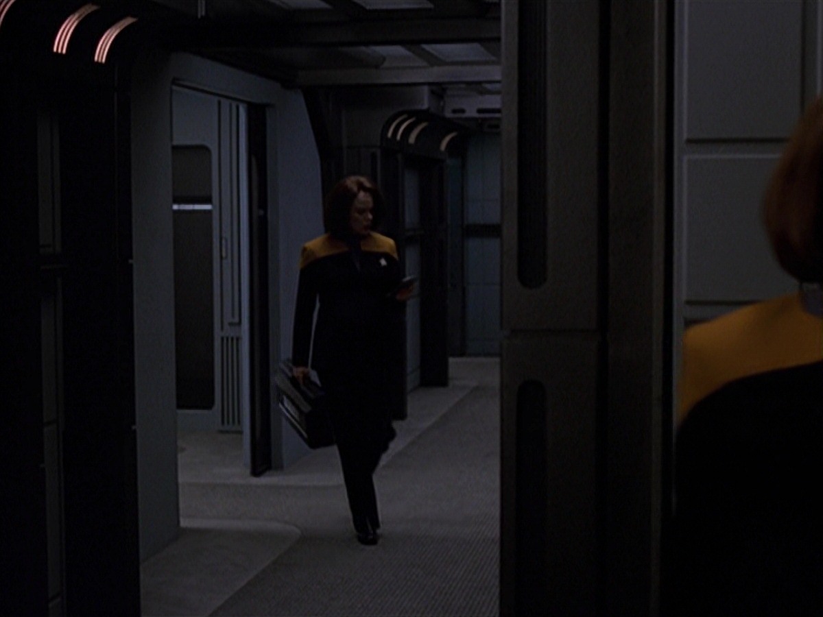 extant_StarTrek_VOY_7x24-RenaissanceMan_1708.jpg