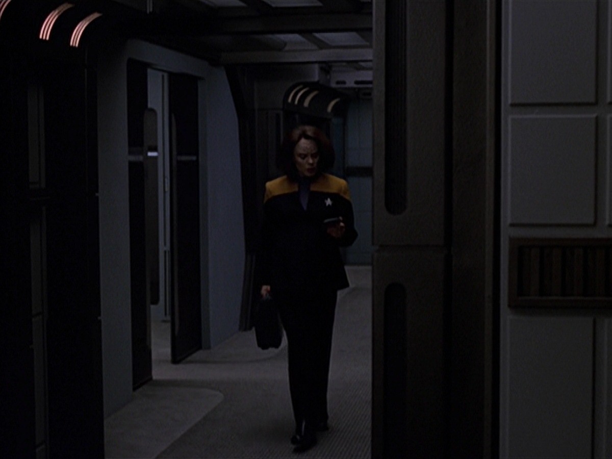 extant_StarTrek_VOY_7x24-RenaissanceMan_1709.jpg