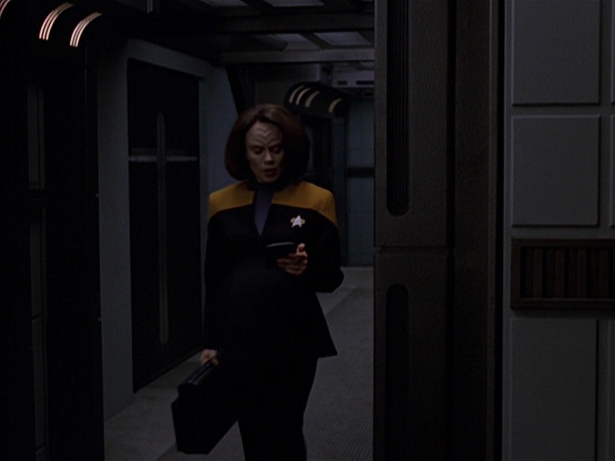 extant_StarTrek_VOY_7x24-RenaissanceMan_1711.jpg
