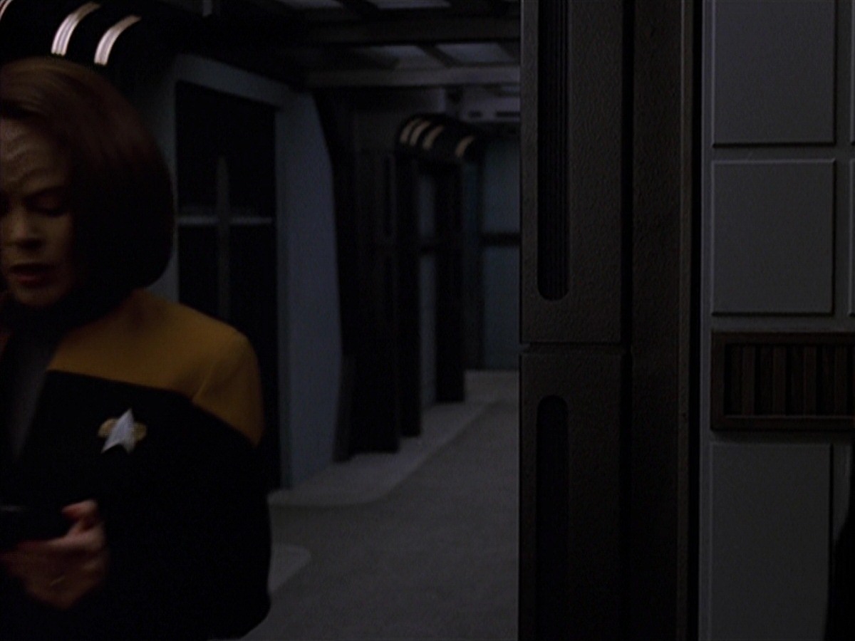 extant_StarTrek_VOY_7x24-RenaissanceMan_1713.jpg