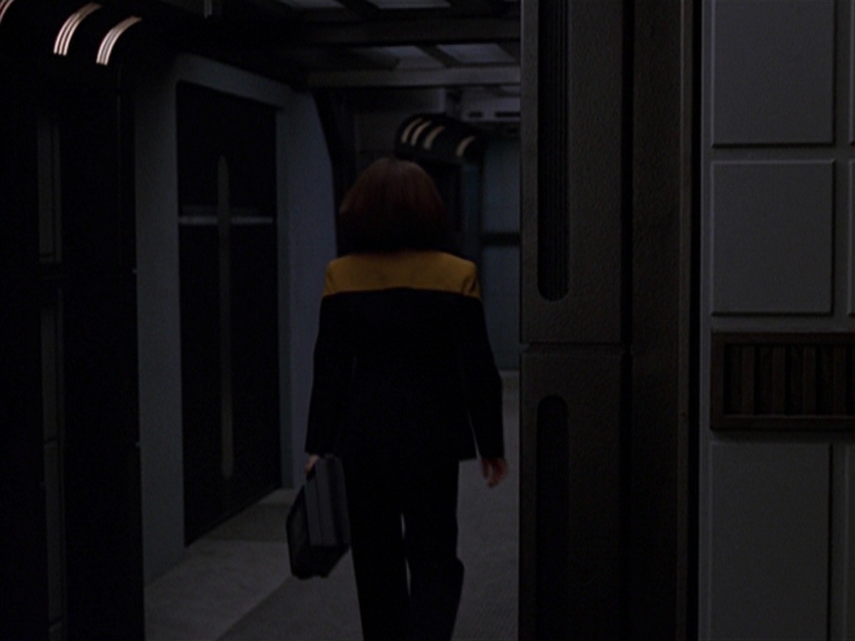 extant_StarTrek_VOY_7x24-RenaissanceMan_1720.jpg