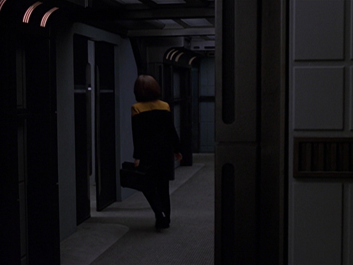 extant_StarTrek_VOY_7x24-RenaissanceMan_1722.jpg