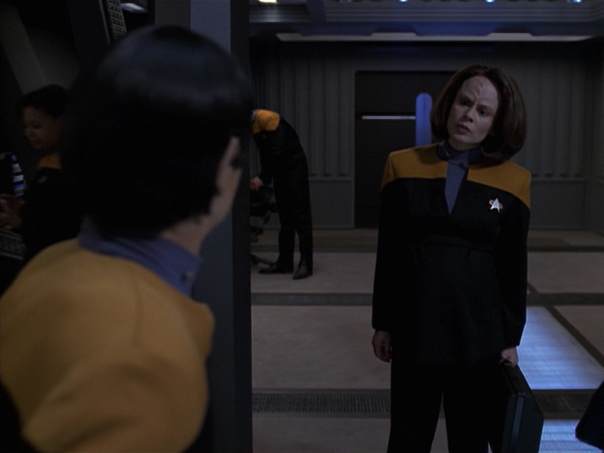 extant_StarTrek_VOY_7x24-RenaissanceMan_1738.jpg